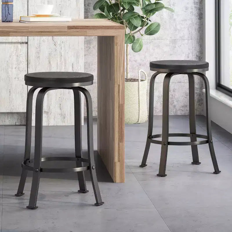 Tabourets de comptoir pivotants sans dossier de 61,6 cm en fer industriel moderne