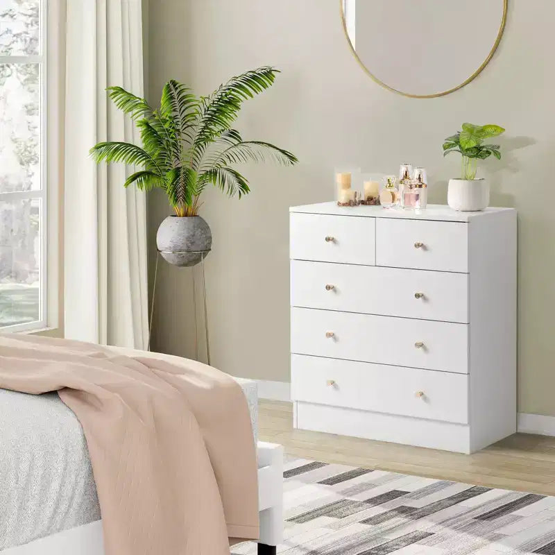 Commode blanche en panneau de particules à 5 tiroirs de 66 cm de large