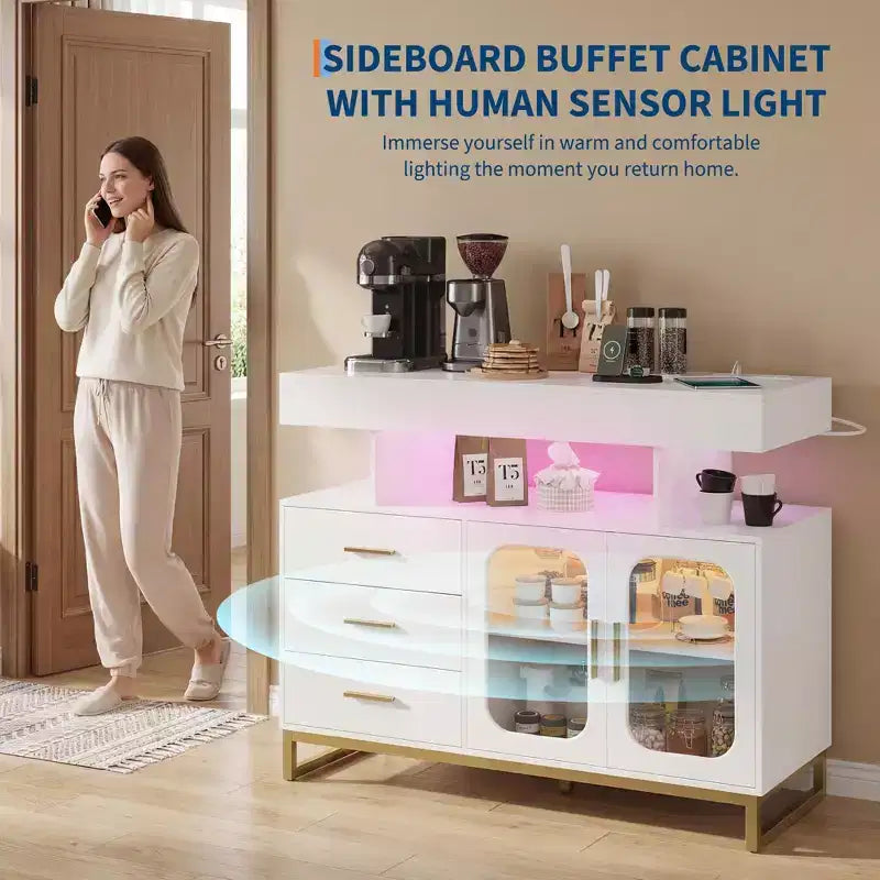 Buffet bahut moderne avec lumières LED RVB à détecteur automatique et station de recharge intégrée, table de bar à café avec rangement, 3 tiroirs et 2 portes